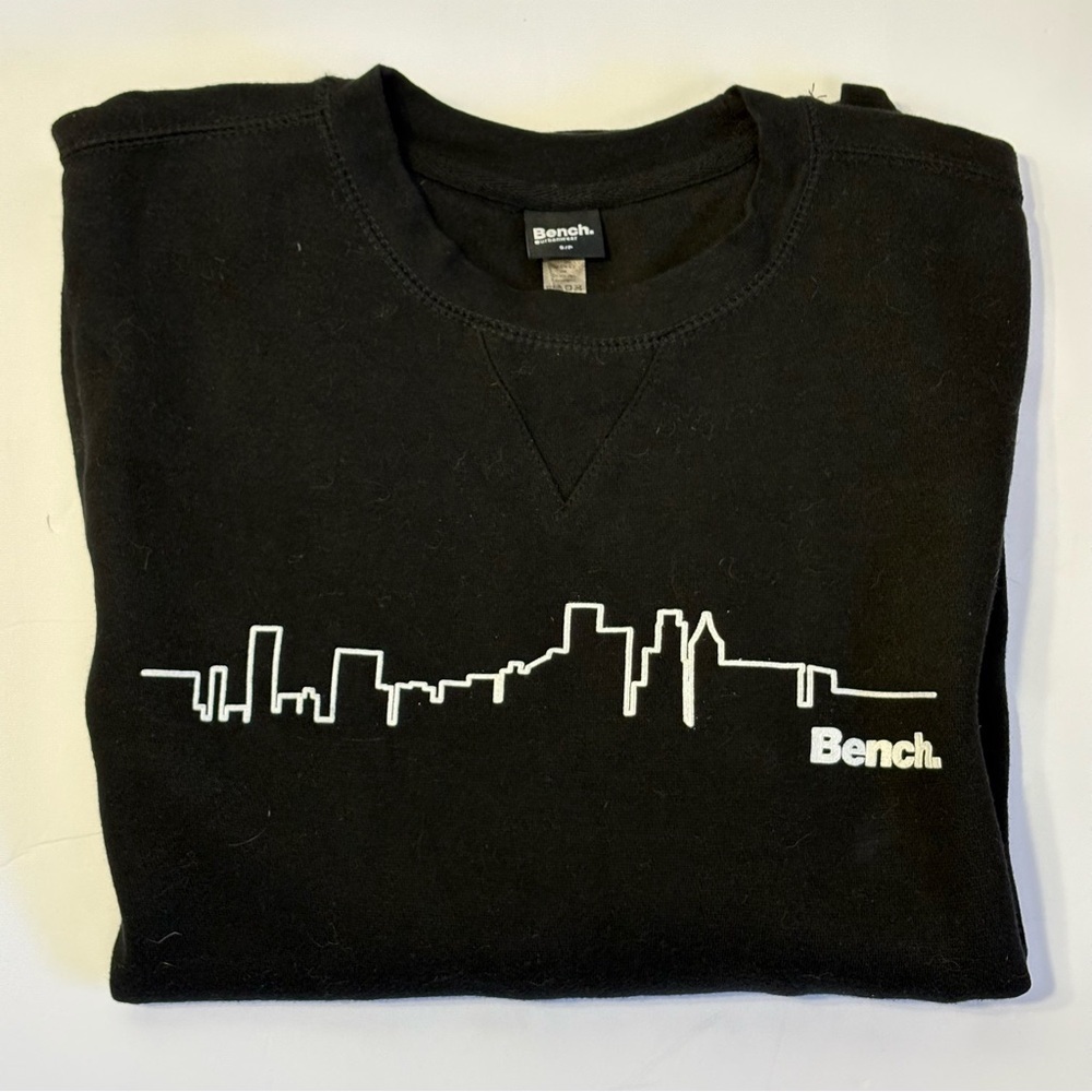 Bench Black Crewneck long sleeve Sweat shirt with cityscape. like new! SzM - Picture 2 of 6